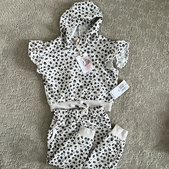 Brand new Toddler Jessica Simpson sweat outfit- NWT! - Picture 1 of 3